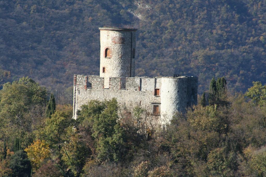 L'Isola Dei Sapori Lägenhet Monte Isola Rum bild